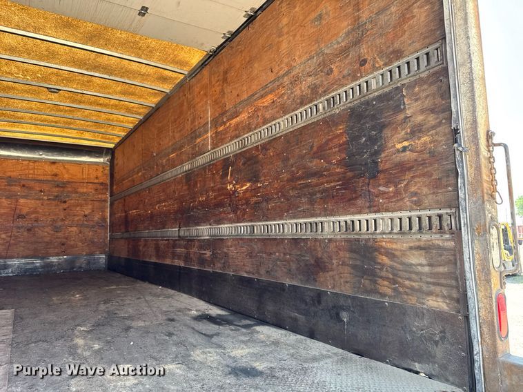 image for item DV2738 2000 Freightliner FL70 box truck