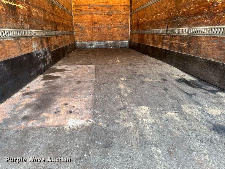 image for item DV2738 2000 Freightliner FL70 box truck