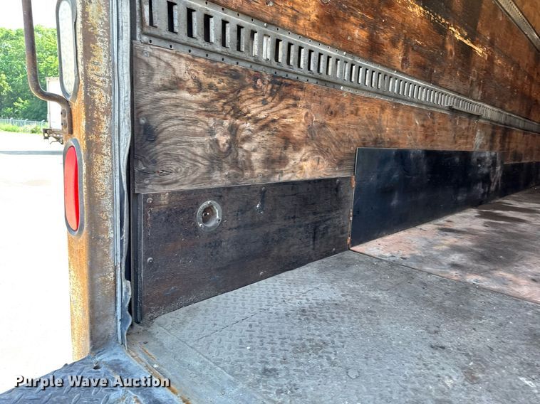 image for item DV2738 2000 Freightliner FL70 box truck