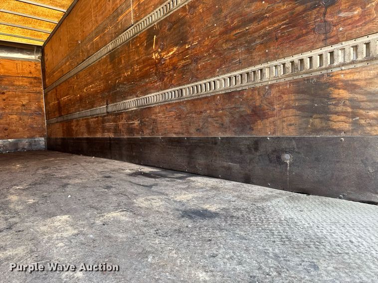 image for item DV2738 2000 Freightliner FL70 box truck