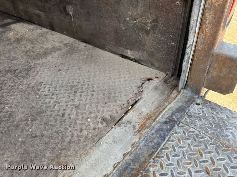 image for item DV2738 2000 Freightliner FL70 box truck