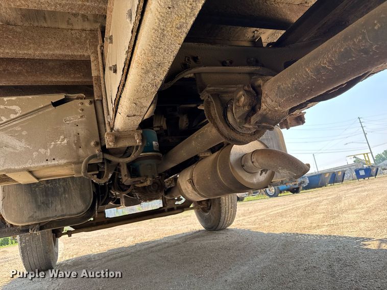 image for item DV2738 2000 Freightliner FL70 box truck