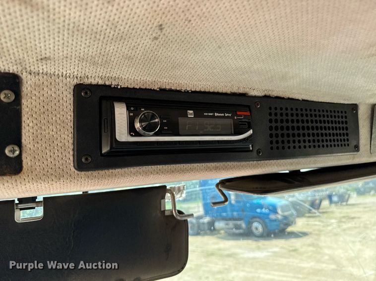 image for item DV2738 2000 Freightliner FL70 box truck