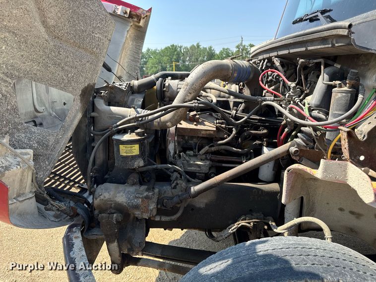 image for item DV2738 2000 Freightliner FL70 box truck