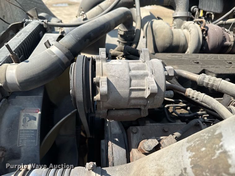 image for item DV2738 2000 Freightliner FL70 box truck