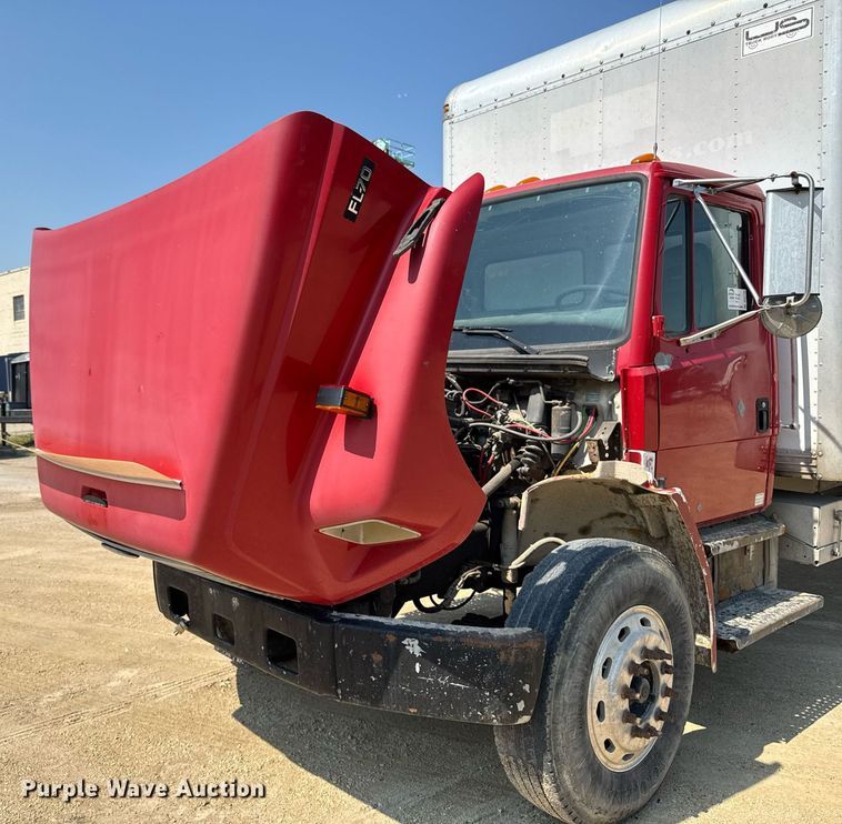 image for item DV2738 2000 Freightliner FL70 box truck