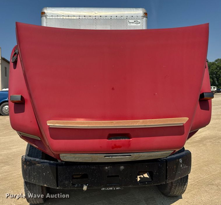 image for item DV2738 2000 Freightliner FL70 box truck