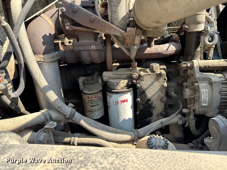 image for item DV2738 2000 Freightliner FL70 box truck