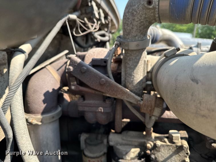 image for item DV2738 2000 Freightliner FL70 box truck