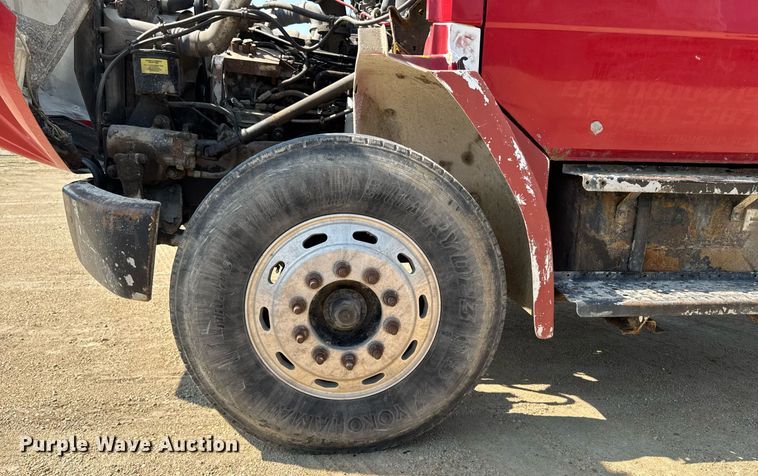 image for item DV2738 2000 Freightliner FL70 box truck