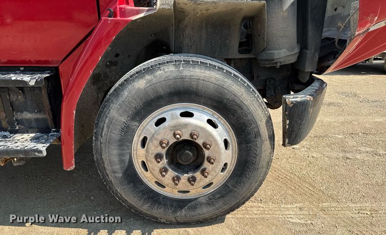 image for item DV2738 2000 Freightliner FL70 box truck