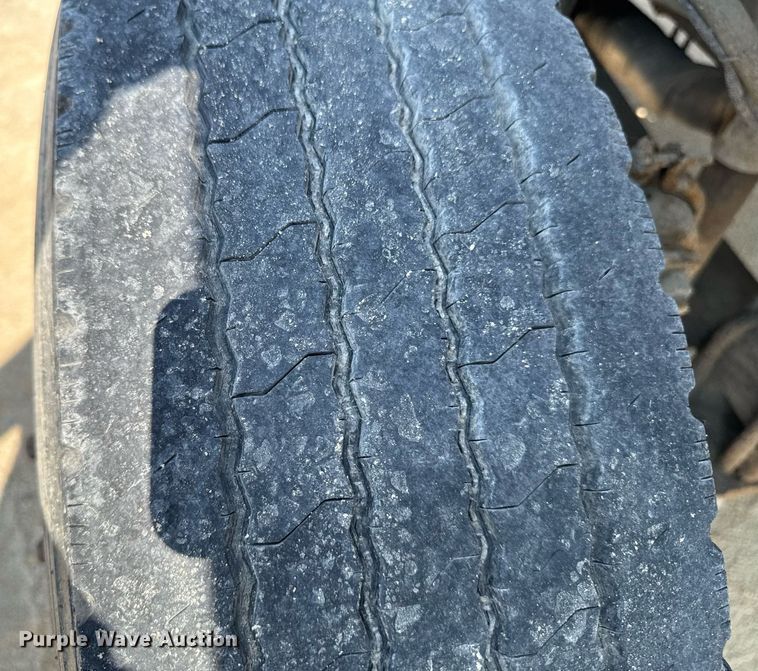 image for item DV2738 2000 Freightliner FL70 box truck