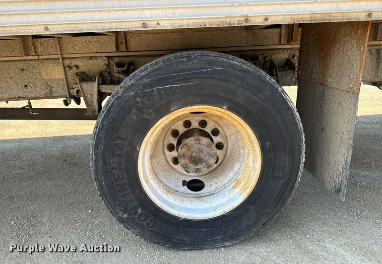 image for item DV2738 2000 Freightliner FL70 box truck