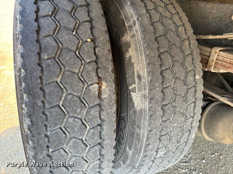 image for item DV2738 2000 Freightliner FL70 box truck