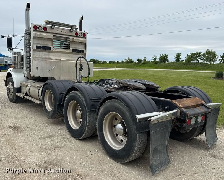 image for item DV4097 2014 Kenworth T800 semi truck