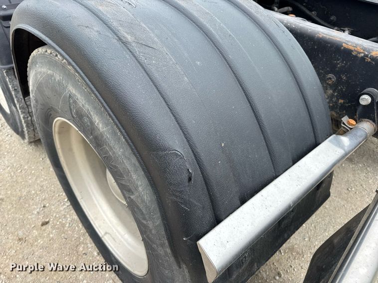 image for item DV4097 2014 Kenworth T800 semi truck