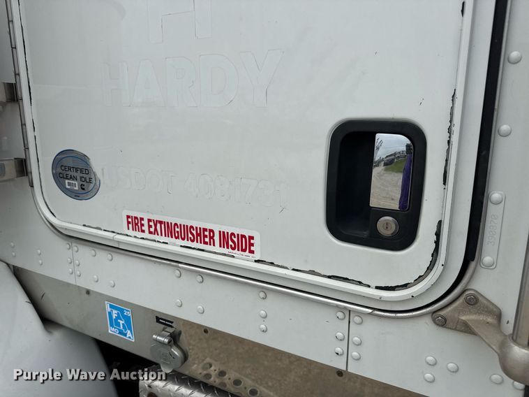 image for item DV4097 2014 Kenworth T800 semi truck