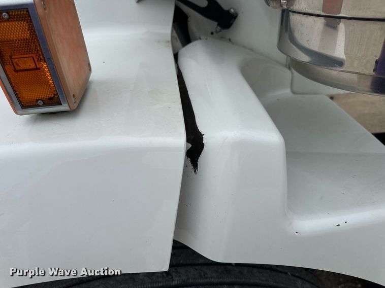 image for item DV4097 2014 Kenworth T800 semi truck