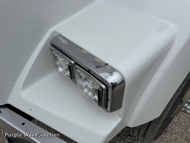 image for item DV4097 2014 Kenworth T800 semi truck