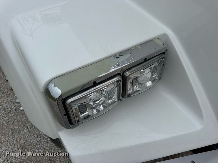 image for item DV4097 2014 Kenworth T800 semi truck