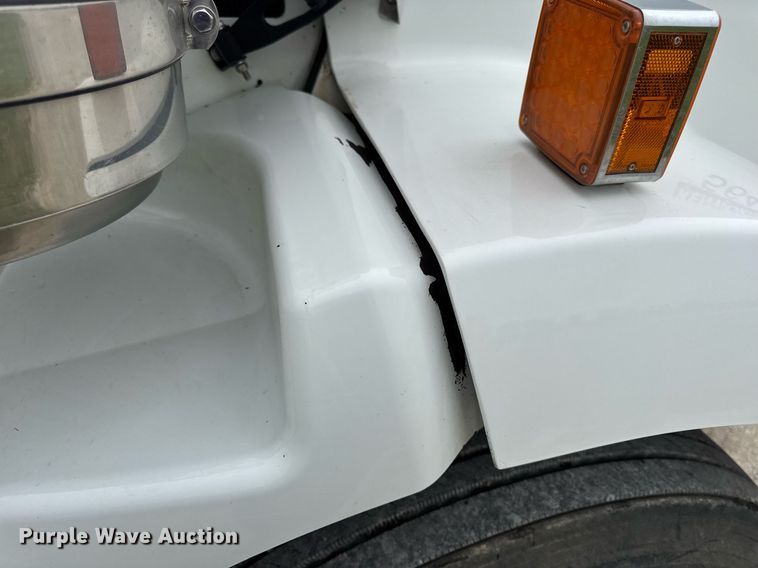 image for item DV4097 2014 Kenworth T800 semi truck