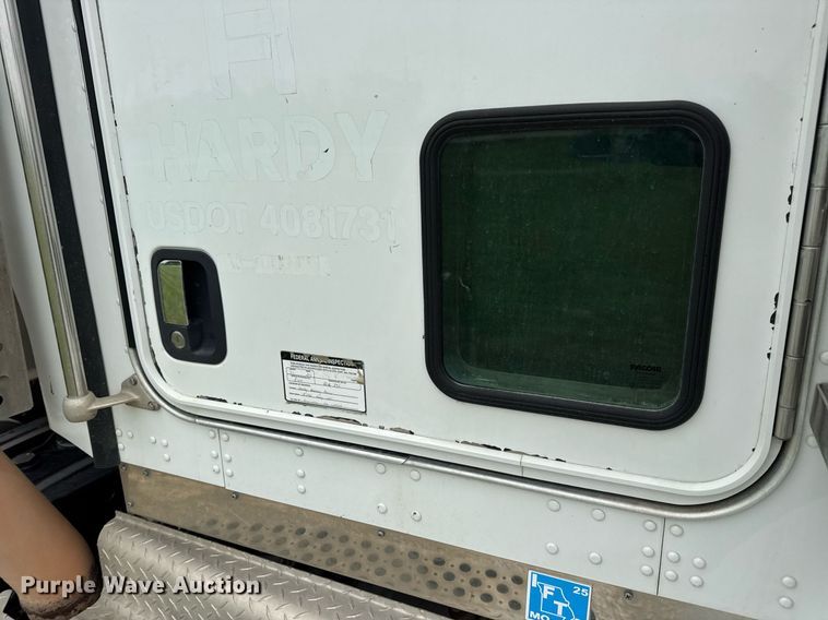 image for item DV4097 2014 Kenworth T800 semi truck