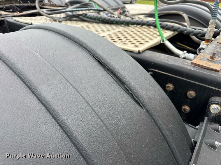 image for item DV4097 2014 Kenworth T800 semi truck