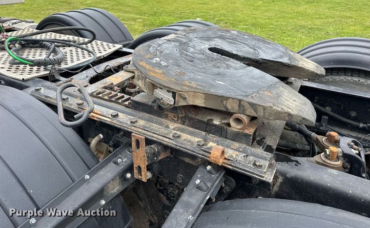 image for item DV4097 2014 Kenworth T800 semi truck