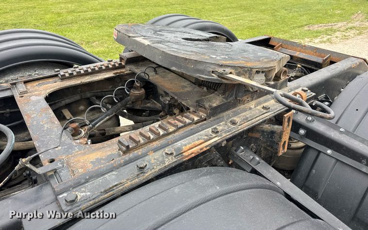 image for item DV4097 2014 Kenworth T800 semi truck