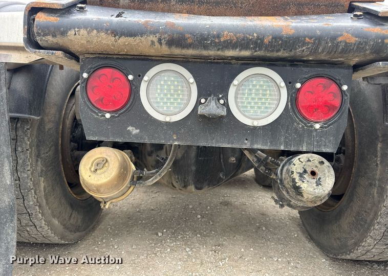 image for item DV4097 2014 Kenworth T800 semi truck