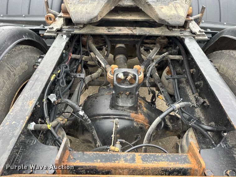 image for item DV4097 2014 Kenworth T800 semi truck