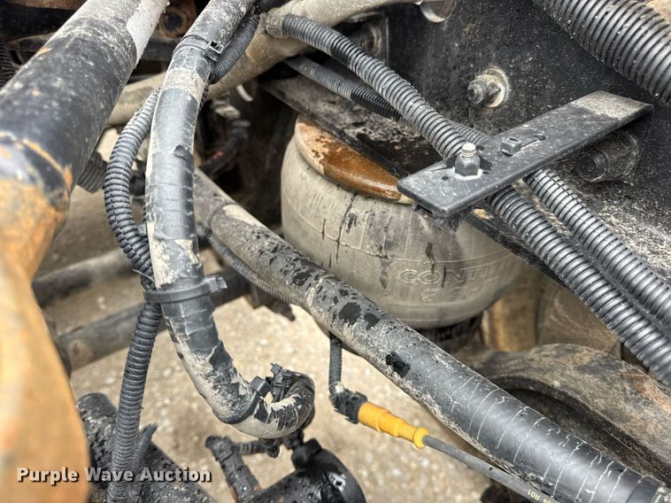 image for item DV4097 2014 Kenworth T800 semi truck