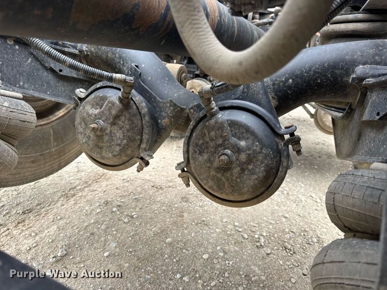 image for item DV4097 2014 Kenworth T800 semi truck