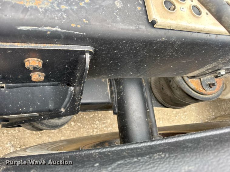 image for item DV4097 2014 Kenworth T800 semi truck