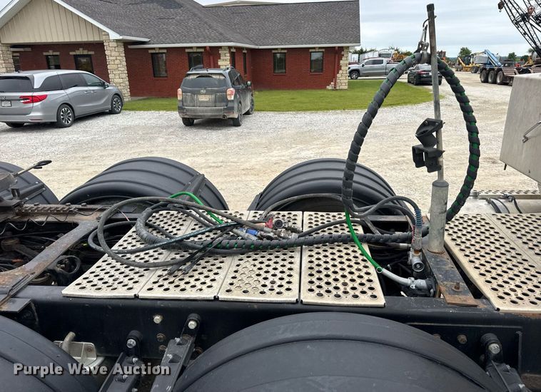 image for item DV4097 2014 Kenworth T800 semi truck