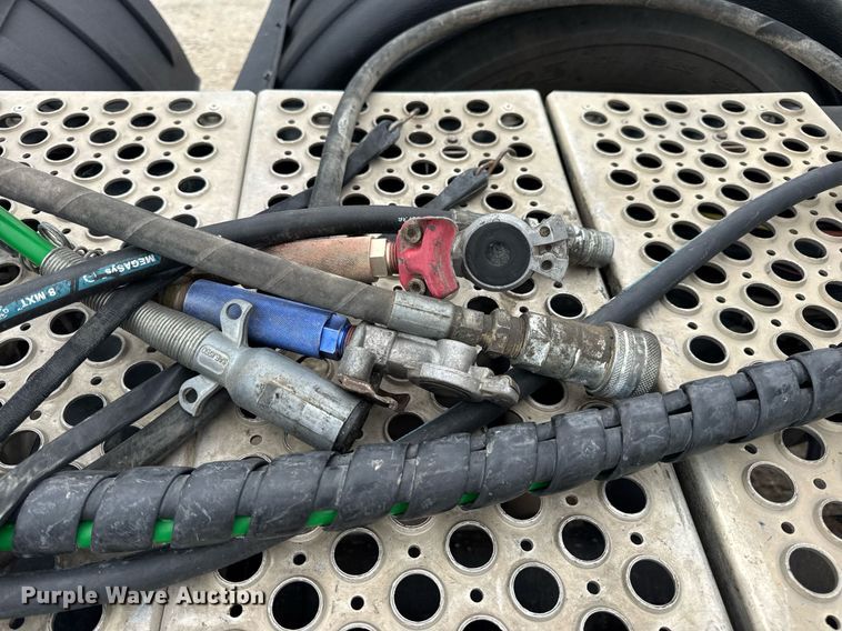 image for item DV4097 2014 Kenworth T800 semi truck