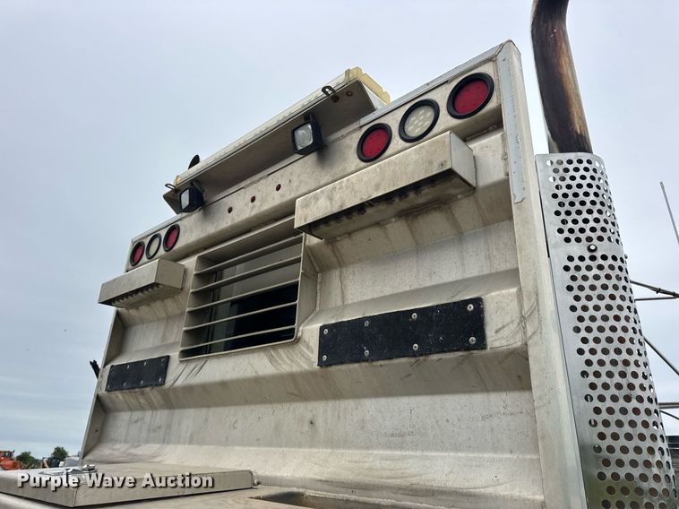 image for item DV4097 2014 Kenworth T800 semi truck