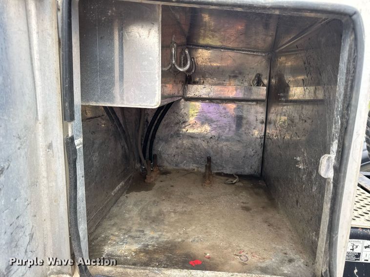 image for item DV4097 2014 Kenworth T800 semi truck