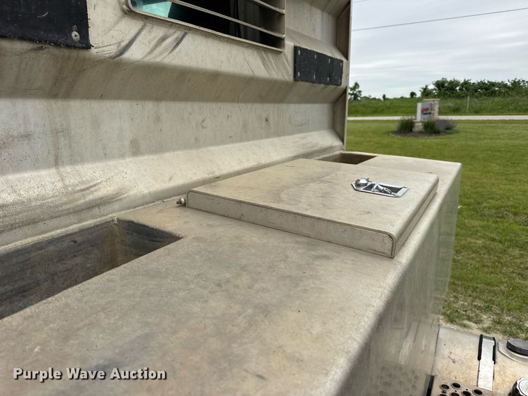 image for item DV4097 2014 Kenworth T800 semi truck