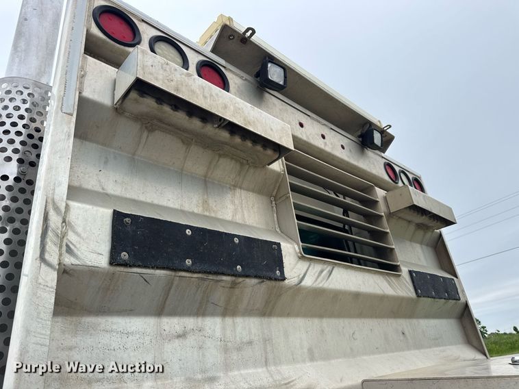 image for item DV4097 2014 Kenworth T800 semi truck