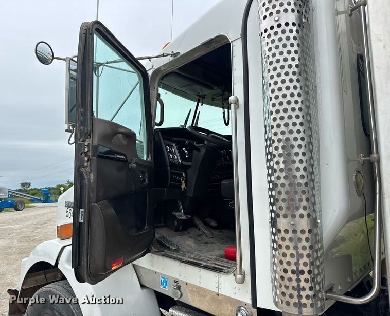 image for item DV4097 2014 Kenworth T800 semi truck