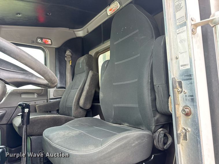 image for item DV4097 2014 Kenworth T800 semi truck