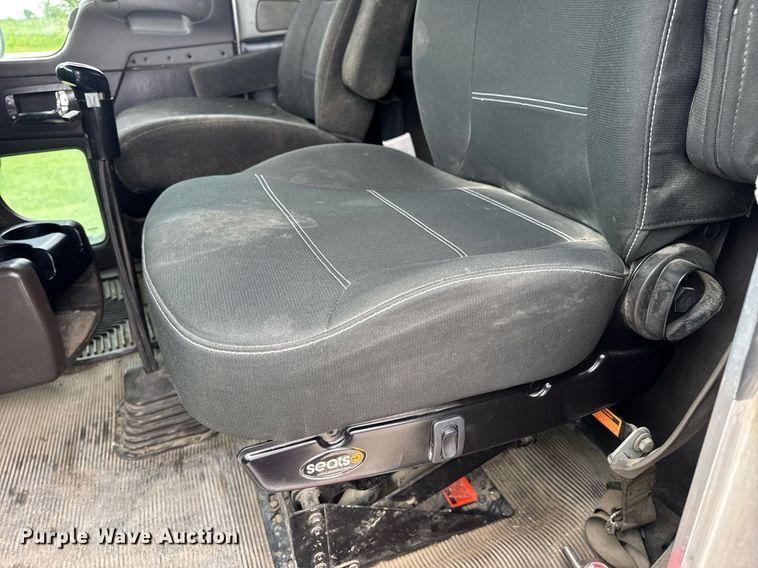 image for item DV4097 2014 Kenworth T800 semi truck