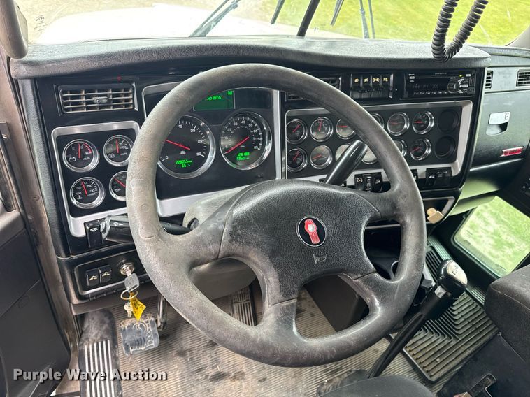 image for item DV4097 2014 Kenworth T800 semi truck