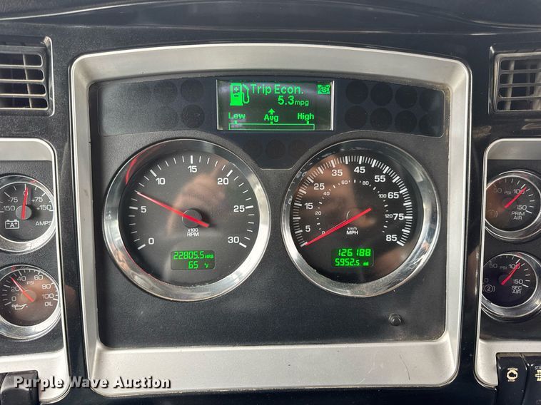 image for item DV4097 2014 Kenworth T800 semi truck