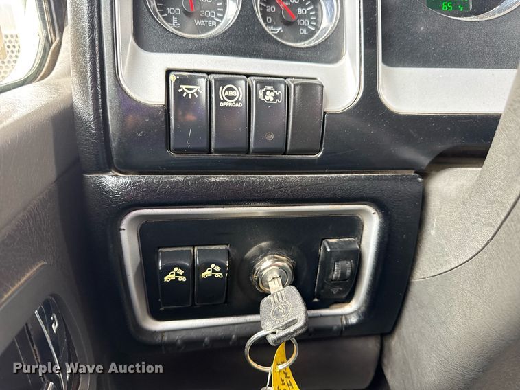 image for item DV4097 2014 Kenworth T800 semi truck