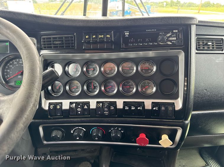 image for item DV4097 2014 Kenworth T800 semi truck