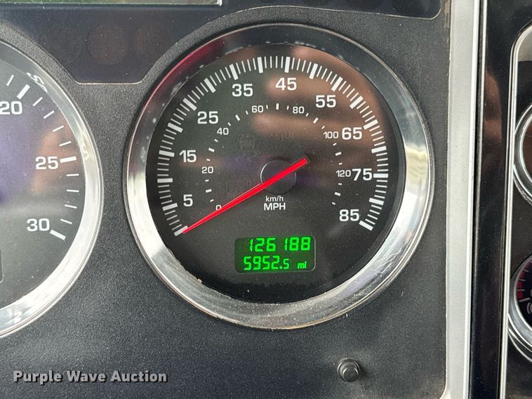 image for item DV4097 2014 Kenworth T800 semi truck