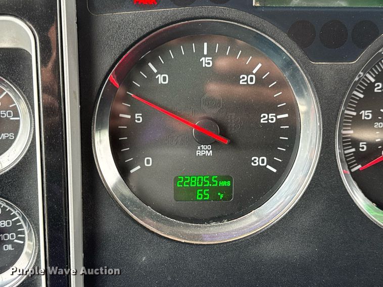 image for item DV4097 2014 Kenworth T800 semi truck