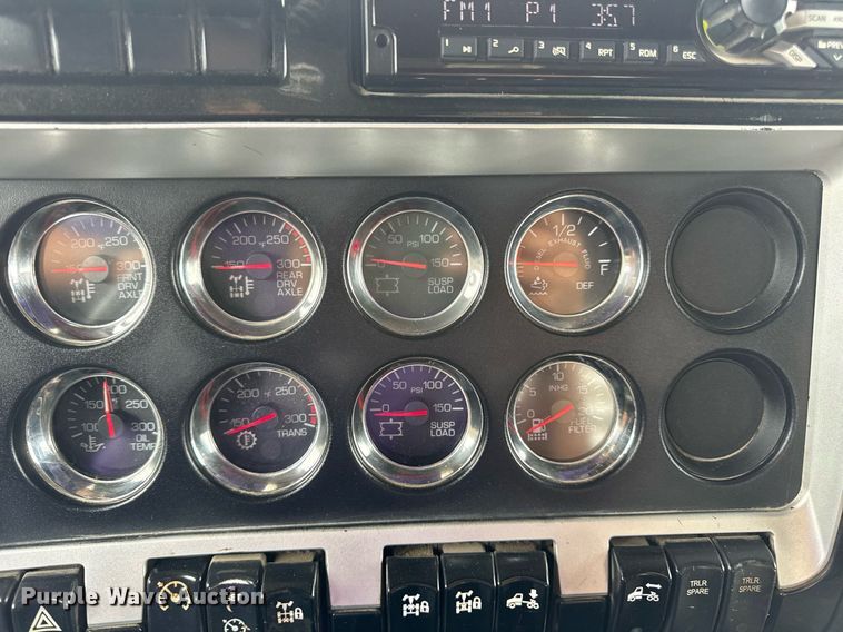 image for item DV4097 2014 Kenworth T800 semi truck